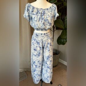 Women’s beachwear set. Crop top with pull on pants. New. Medium. NWT.